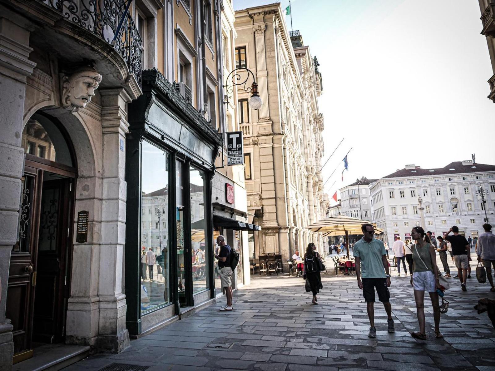 Casa Vacanze Trieste - Vista Piazza Unita Buitenkant foto